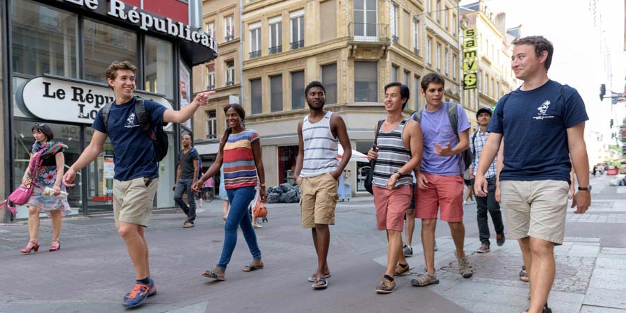 Students walking downtown while studying abroad.